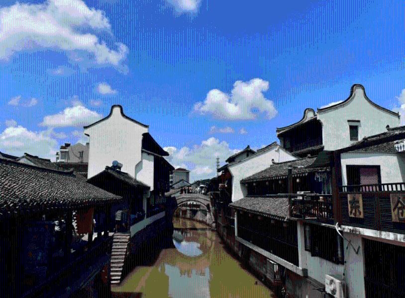 高校推出龙年年货大大大礼包，网友：“羡慕的泪水从嘴里流了出来……”